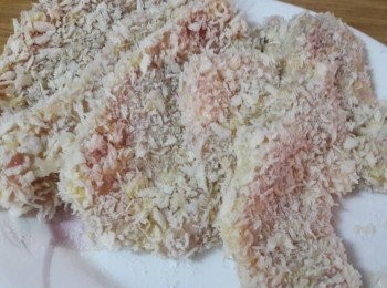 step3: 再沾麵粉 , 蛋汁 , 和麵包粉