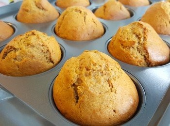 step7: 用長竹籤插入蛋糕中，若沒有粉槳黏著即熟透。