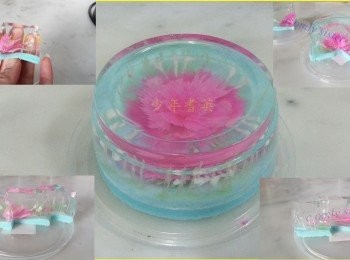 step3: 呢個有一個好處....就係唔使用油塗模...用牙籤就咁沿邊挑一挑就可以脫模...又夠企身...又唔會出好多水..