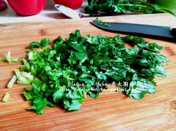 step1: 芫茜洗淨後切碎