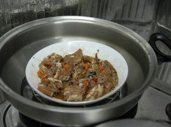 step3: 用中火，隔水蒸將十分鐘或至排骨全熟即成！