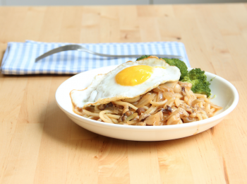 step11: 煎一顆蛋，擺盤就可上菜了