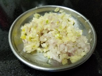 step1: 蒜頭，乾蔥