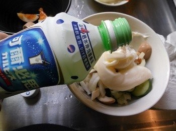 step2: 將<span class="group_1">塔塔醬</span>的食材全部加入碗裡拌勻後備用，