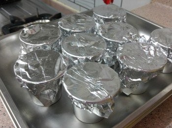 step9: 每個模匀蓋上錫紙，再用慢火隔水蒸約12分鐘或至蛋熟透, 撕去錫紙， 待冷卻後放入雪櫃雪過夜，用小刀沿沿模邊小心脱模，再倒扣便可食用。  (我用蒸爐， 90度12分鐘剛好)