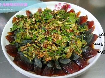 step5: 淋在皮蛋上，即可享用