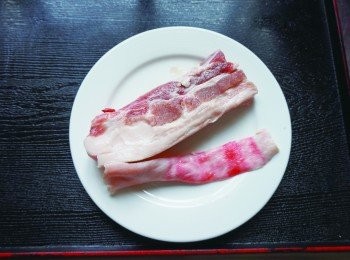 step1: 將五花肉去皮