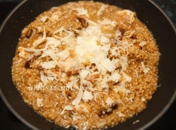 step6: 起鍋前在放入鹽、黑胡椒、奶油與帕馬森起司調味就完成了喔。