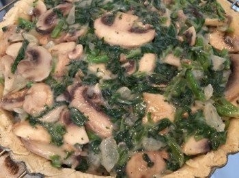 step7: 餡料倒入批內抹開均勻，