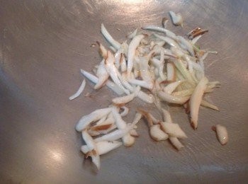 step1: 爆香薑絲、香菇絲