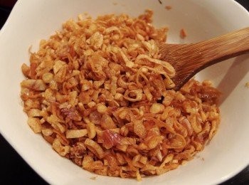 step7: 可將一部份的油蔥酥放涼裝罐當調味用。