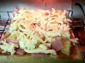 step4: 放進烤箱烤六分鐘~只用一般般普通的烤箱喔~