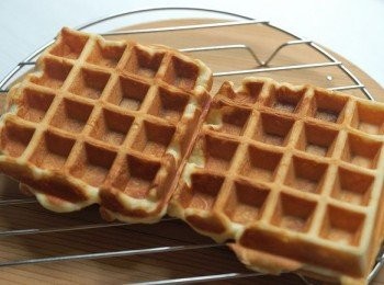 step7: 剛做好的鬆餅需放在網架上，避免鬆餅吸收水氣而變鬆軟。