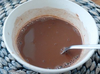step1: 用熱水和可可粉拌勻，備用