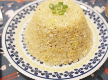 step5: 形狀真的好可愛~~蛋炒飯人人愛:) 換個方式盛盤看了心情也很開心呢~~~