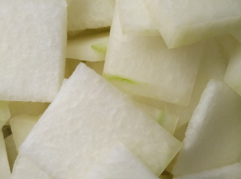 step1: 冬瓜，番茄洗淨，切塊。