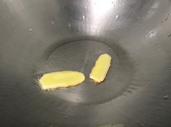 step6: 爆香薑片！