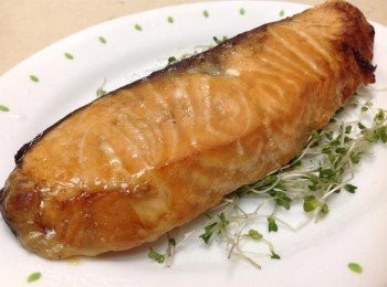 step2: 醃料剝乾淨入烤箱約20分鐘（小烤箱）