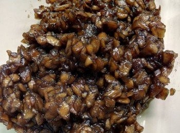 step3: 待蘋果餡放涼後，存保鮮盒放入雪櫃雪一晚。