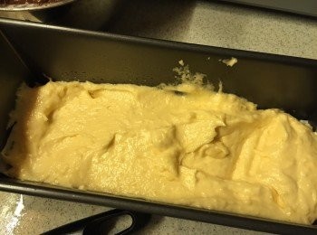 step7: 預熱焗爐180度, 把橙味麵糊先放入7x14cm的長型焗盤(牛油紙墊底)