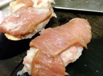 step3: 燒熱鑊, 加油, 小火煎釀好既鮮冬菇, 茄子至兩面金黃色