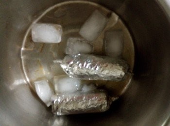 step6: 泡冰塊降溫，變涼後。