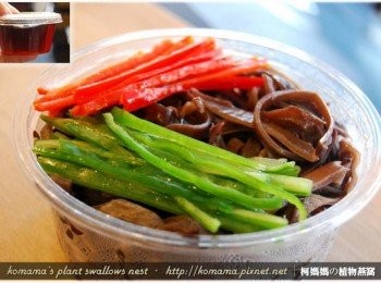 step6: 涼拌核桃黑木耳，其清淡、爽口的滋味，最適合當作輕食佳餚來享用。