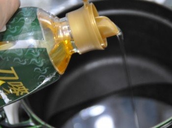 step4: 油燒至大滾