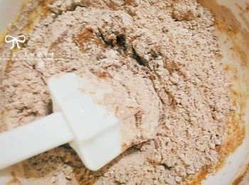 step4: 分次加入拌勻。