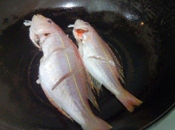 step2: 蕃茄去蒂洗淨切件。