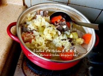 step9: 1 1/2小時後加入雪耳 , 少許鹽調味拌勻 , 轉用中火煲多15分鐘