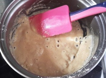 step4: 然後下麵粉，快速拌勻