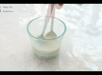 step1: 乾酵母 5 克 混合 暖水 30 毫升，靜待10分鐘備用。