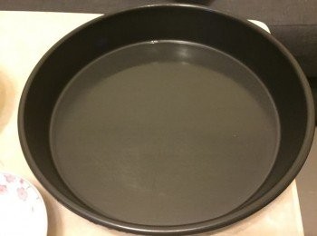 step1: 將蒸盤掃上油備用