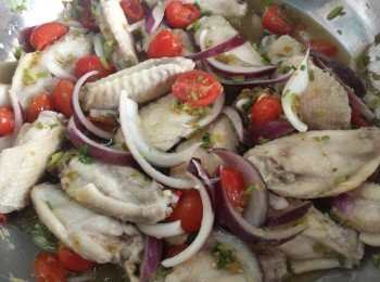 step5: <a href="https://bit.ly/3zHU5V3" target="_blank" data-keyword="雞翼" class="guide-link"><strong>雞翼</strong></a> <span style="display:inline-block;vertical-align:middle;margin-top:-3px;color:initial;border-radius:3px;padding:2px 3px;font-size:12px;line-height:14px;background:#87d300;color:#fff;">即買</span> 放涼後，加入泰式<span class="group_2">醬汁</span>中與<a href="https://bit.ly/3zHU5V3" target="_blank" data-keyword="雞翼" class="guide-link"><strong>雞翼</strong></a> <span style="display:inline-block;vertical-align:middle;margin-top:-3px;color:initial;border-radius:3px;padding:2px 3px;font-size:12px;line-height:14px;background:#87d300;color:#fff;">即買</span> 拌勻，最後放入雪櫃醃過夜即可。