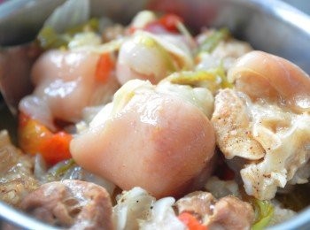 step3: 外鍋放入400cc水開始燉滷至電源跳起，外鍋再加400cc水再燉一次直至電源跳起即可直接享用