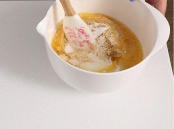 step2: 所有材料加入大碗中混合好