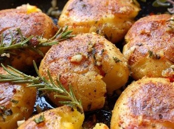 step9: 起鍋前洒上黑胡椒粉，海鹽，匈牙利甜椒粉即可完成。