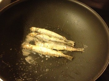 step3: 大火下油, 煎至兩邊金黃