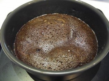 step7: 出爐後倒扣烤模放涼後取出裝飾即可~