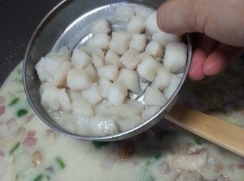 step17: 再加入魚柳煮滾