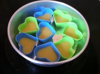 step6: 取出模型，將麵糊加入模型的一般。