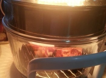 step6: 光波爐用底架,再用加高圈,預熱200c-220c先波15分鐘,反轉再波10分鐘(如肉厚用220c,肉薄用200c)