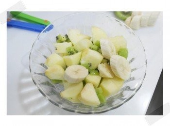 step5: 放在碗中倒入優格拌一拌~完成))))