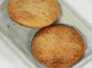 step9: 等表面有顏色的時候就可以關火擺盤了