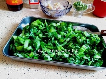 step15: 蓋上蓋用慢火煮3分鐘至菜軟身 , 盛起備用