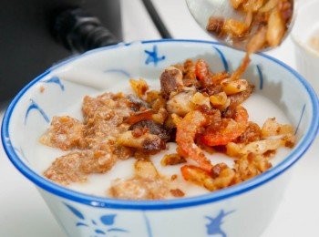 step4: 肉燥的油跟湯汁用來拌飯,碗粿,担仔麵都一流