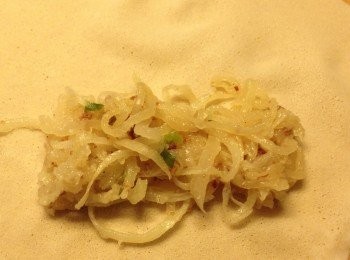 step5: 下蘿蔔絲料放涼後才包春卷皮