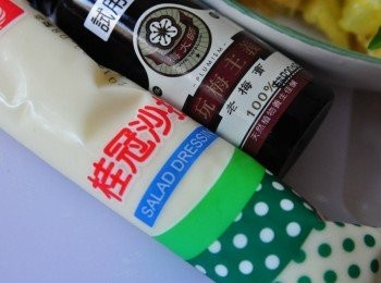 step4: 取出沙拉與老梅膏