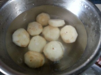 step3: 馬蹄洗淨去皮,用水浸起待用